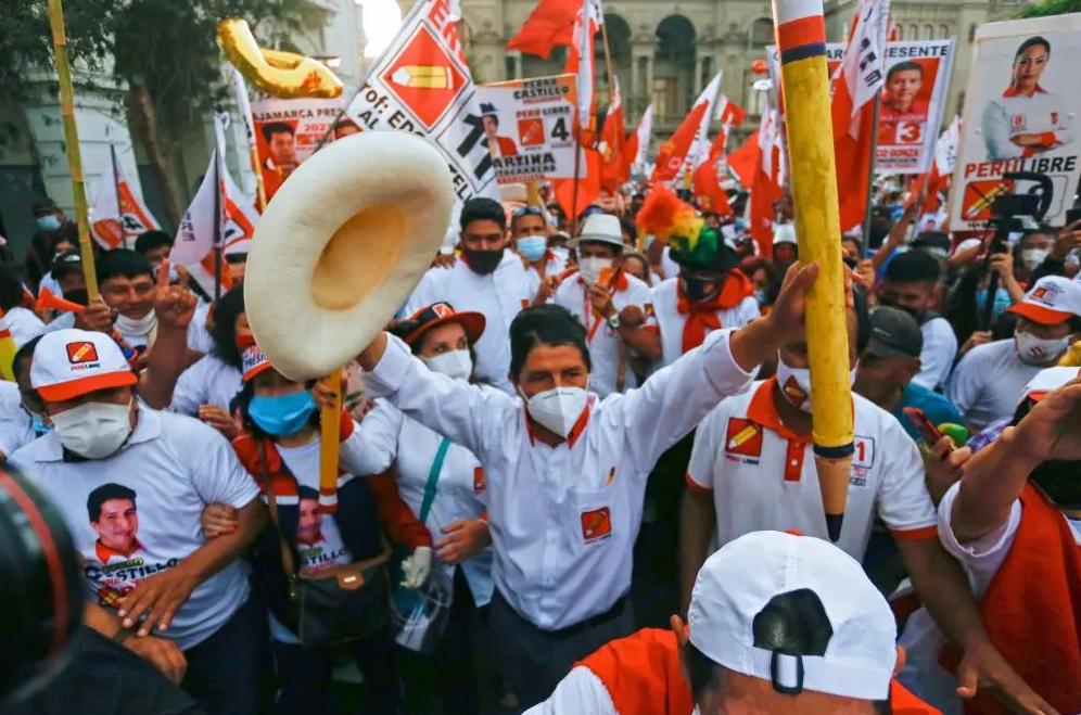 Perú Libre realiza cierre de campaña en Junín solo con silueta impresa de Pedro Castillo