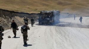 Desalojo de la policía peruana en la mina de Las Bambas detenida