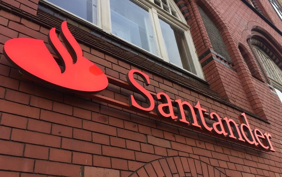 El Santander lanza préstamos garantizados por materias primas tokenizadas como la soja y el maíz