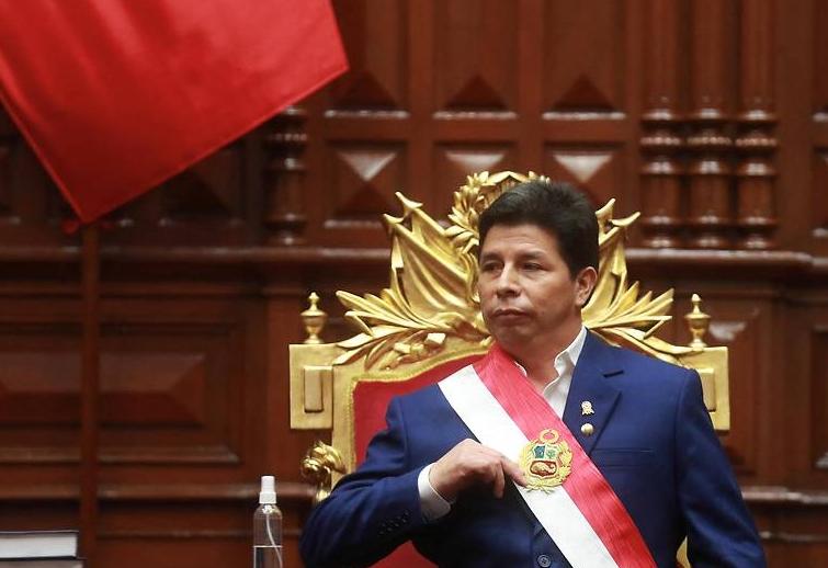 Perú: el presidente no puede salir del país
