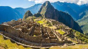 protests by angry tourists over suspension of tickets to Machu Picchu