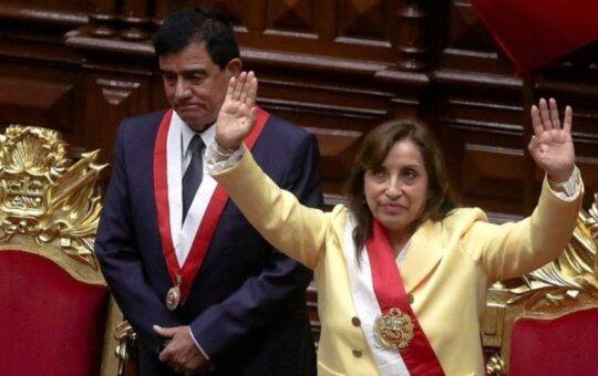 Dina Boluarte, de 60 años, dijo que tiene la intención de gobernar Perú hasta 2026